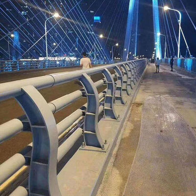 Защитный рельс для мостов