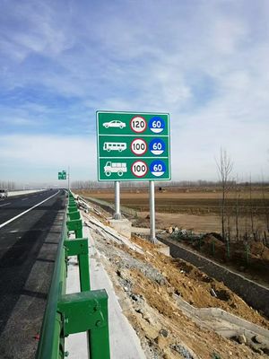 Высоко видимое предупреждение о безопасности дорожного движения на плакатах/таблицах и столбах высотой 50 см