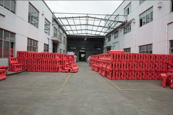 Настроенный пластиковый водонаполненный Jersey Barrier для наружной безопасности и безопасности