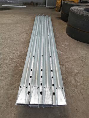 W Beam Guardrail AASHTO M-180 Standard и Цинковое покрытие для безопасности дорожного движения 550-600 г/м2