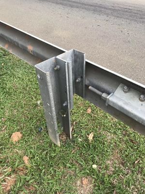 W Beam Guardrail AASHTO M-180 Standard и Цинковое покрытие для безопасности дорожного движения 550-600 г/м2