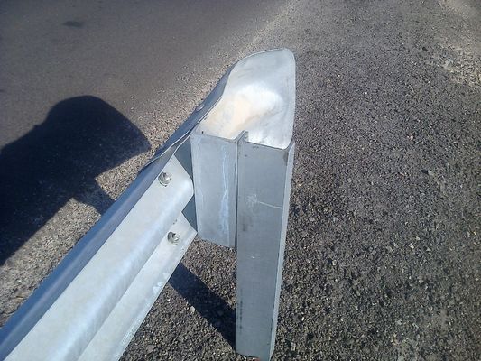 W Beam Guardrail AASHTO M-180 Standard и Цинковое покрытие для безопасности дорожного движения 550-600 г/м2
