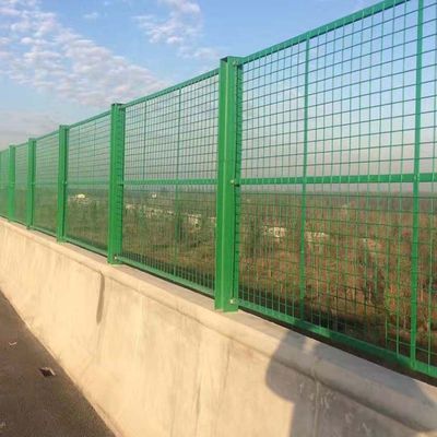 Внешний оцинкованный покрытый колючей проволокой забор для сетки ограждения ISO9001 2008 аккредитован
