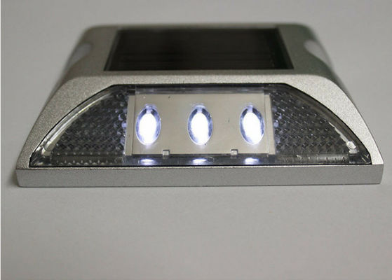 Дорожная безопасность Cat Eye Алюминиевый Road Stud Solar с 104 * 123 * 23 мм Размер и красный цвет