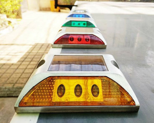 Дорожная безопасность Cat Eye Алюминиевый Road Stud Solar с 104 * 123 * 23 мм Размер и красный цвет