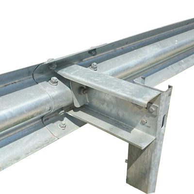 Горяче оцинкованный W Beam Highway Guardrail C Post или U Post с высокой прочностью