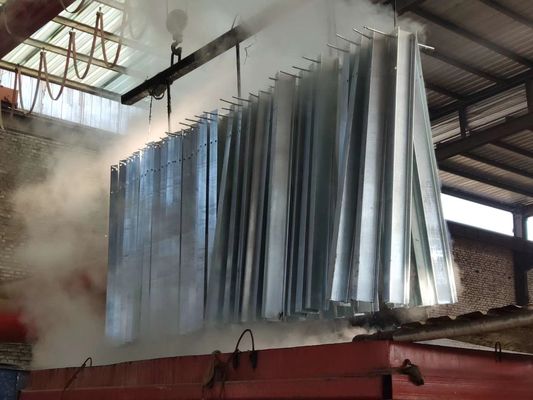 Технология горячее оцинкованное холодно прокатанное W Beam Guardrail для безопасности на дорогах