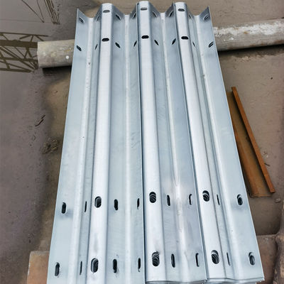 Безопасность дорожного движения W Beam Galvanized Guardrail для индивидуального решения защиты дорожного движения