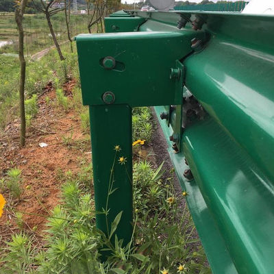 Безопасность дорожного движения W Beam Guardrail с горячим оцинкованным покрытием и индивидуальной конструкцией
