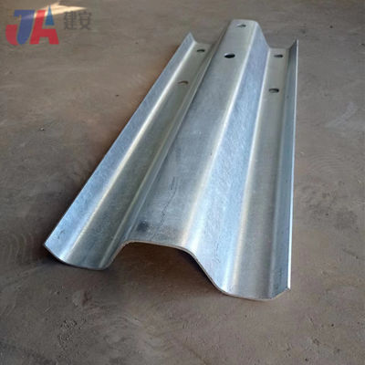Наружная охрана Q235 Q345 Оцинкованный Aashto M180 W Beam Guardrail для автомагистралей в продаже