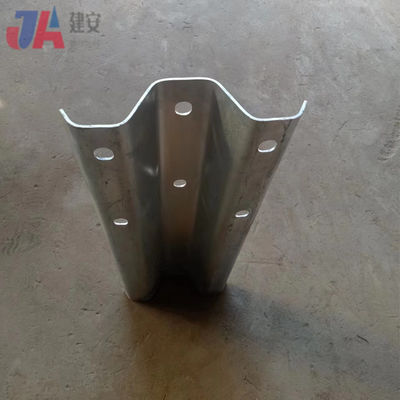 Наружная охрана Q235 Q345 Оцинкованный Aashto M180 W Beam Guardrail для автомагистралей в продаже