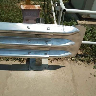 Специализированный W Beam Highway Guardrail с цинковым покрытием и цинковым покрытием