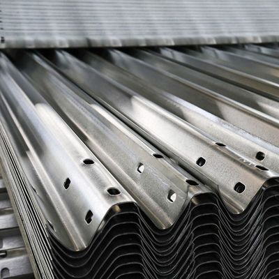 CE/BV/ISO 9001/ISO14001/ISO 18001 Сертифицированная W-Beam Steel Highway Guardrail Barrier (Стальная ограждение для дорожного полотна)