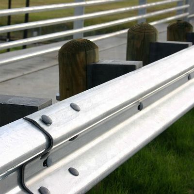 CE/BV/ISO 9001/ISO14001/ISO 18001 Сертифицированная W-Beam Steel Highway Guardrail Barrier (Стальная ограждение для дорожного полотна)