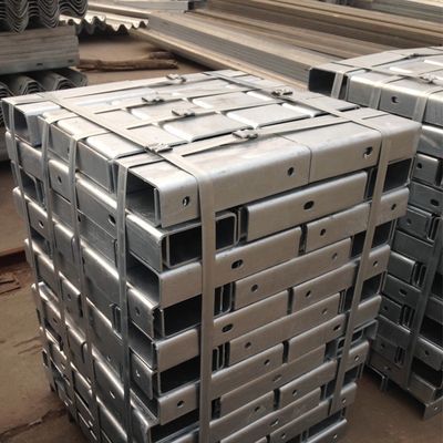 Высокопрочный W Beam Hot Dip Galvanized Steel Highway Guardrail Spacer для безопасности дорожного движения