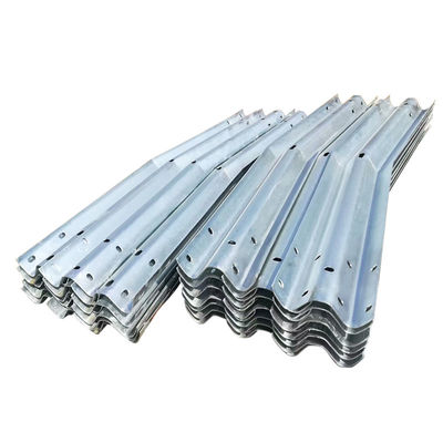 Высокоустойчивая железная дорога W Beam Steel Safety Barrier Guard Rail с сертификацией ISO9001 2000