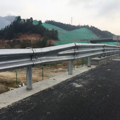 Специальное цинковое покрытие AASHTO M180 Гальванизированная стальная дорожная ограждение для безопасности дорожного движения