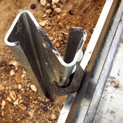 Безопасность дорожного движения Стальная гофрированная балка Автодорожная ограждение Z Post ISO9001 2000 Сертификат
