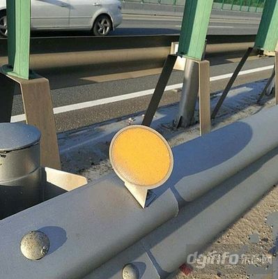 Автодорожная ограждение отражатель типа V ПВХ предупреждающий пост безопасности для управления движением