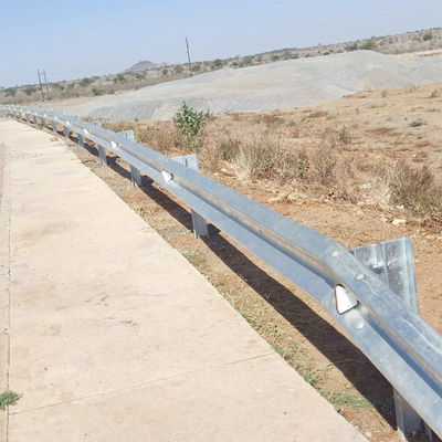 Горячее оцинкованное холодно прокатаное W Beam Guardrail Traffic Barrier System для безопасности дорожного движения