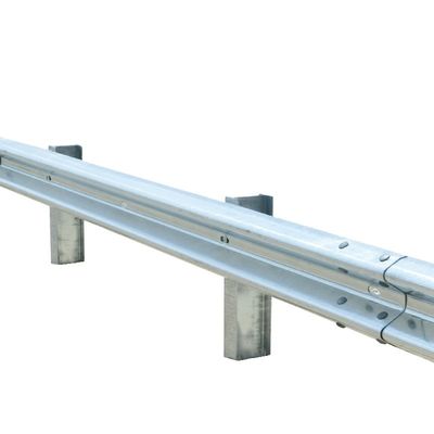 Автодорожная ограда W Beam Hot Galvanized Cold Rolled Technology для индивидуальных размеров