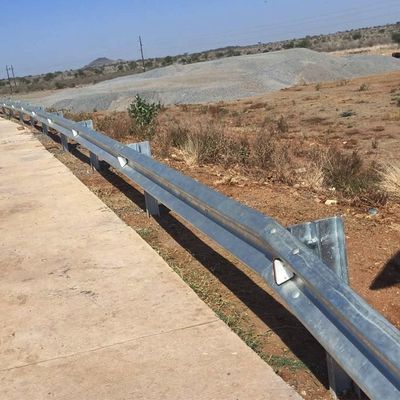 Автодорожная ограда W Beam Hot Galvanized Cold Rolled Technology для индивидуальных размеров
