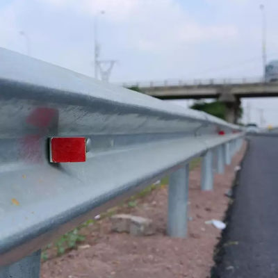 550-600 г/м2 Цинковое покрытие оцинкованной стали W Beam Highway Guardrail для AASHTO M-180