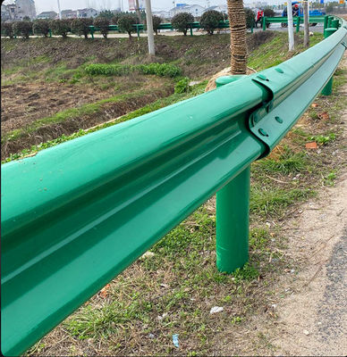Безопасность дорожного движения W Beam Steel Highway Guardrail Barrier с технологией волнообразной