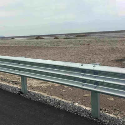 Безопасность дорожного движения прямой барьер горячее погружение оцинкованная стальная ограждение на скидку