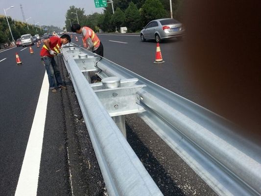 Прямой барьер оцинкованной стали круглый столб для безопасности и защиты движения