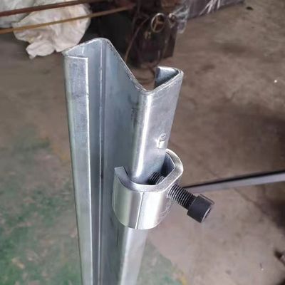 Безопасность дорожного движения W Beam Barrier с Z-образным технометаллическим столбом и сертификацией ISO