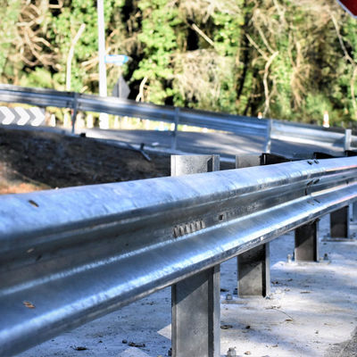 Безопасность дорожного движения W Beam Highway Guardrail Flange Post для лучшей защиты по ценам