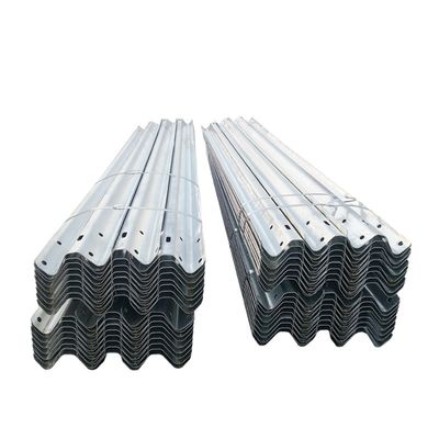 Безопасность дорожного движения W Beam Hot Dip Galvanized GS4 Guardrail с индивидуальной конструкцией