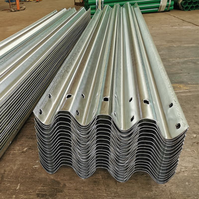 Безопасность дорожного движения W Beam Hot Dip Galvanized GS4 Guardrail с индивидуальной конструкцией