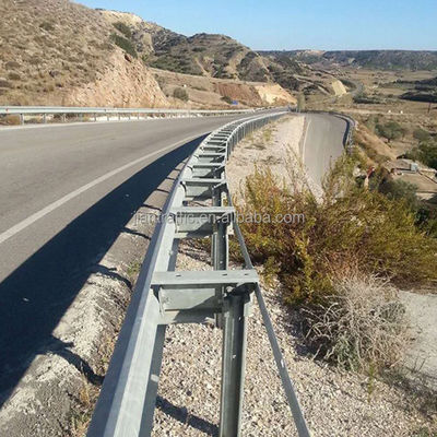 Безопасность дорожного движения Нержавеющая сталь W Beam Guardrail с конкурентоспособным и индивидуальным дизайном