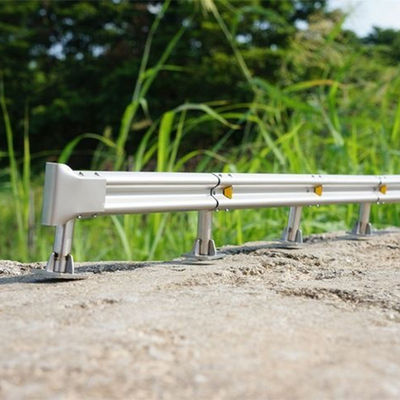 Настраиваемый размер W Beam Aashto M180 Гальванизированная стальная дорожная ограждение для безопасности дорожного движения