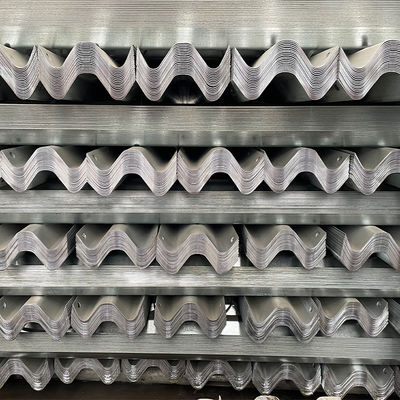 Горячая оцинкованная дорожная ограждение используется для Q235 Q345 горячей оцинкованной технологии