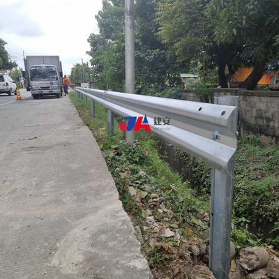 Безопасность дорожного движения Q235B Q345B W Beam Highway Guardrail Traffic Barrier для безопасности дорожного движения
