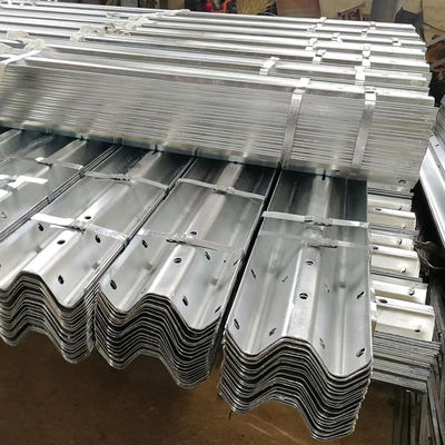 Зацинкованный W Beam Highway Guardrail с U Spacer Block для системы защиты на обочине дороги