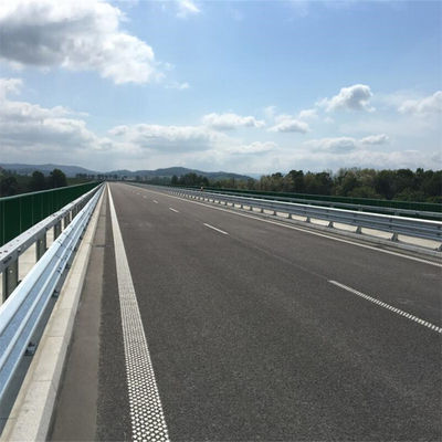 AASHTO M-180 Стандартная оцинкованная железная дорога с круглым ограждением экспортируется в Африку