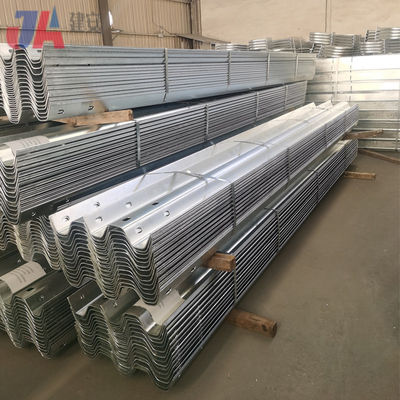 Дорожная ограждение W Beam Steel Стоимость на фут Изготовленная из Q345 полосы стали для защиты дорог