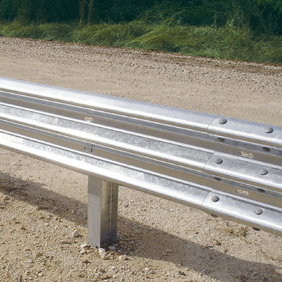 Специализированное цинковое покрытие Thrie Beam Highway Guardrail с улучшенными функциями безопасности
