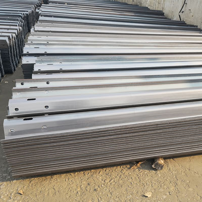 Специализированное цинковое покрытие Thrie Beam Highway Guardrail с улучшенными функциями безопасности