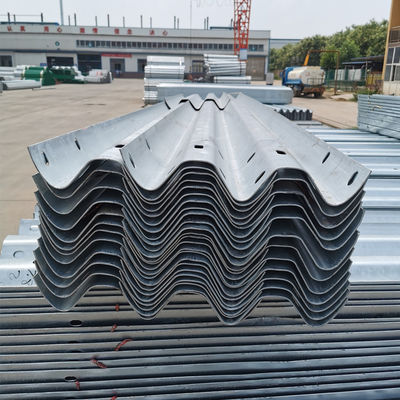 Специализированный W Beam Steel Plate Highway Guardrail для безопасности дорожного движения от профессионала
