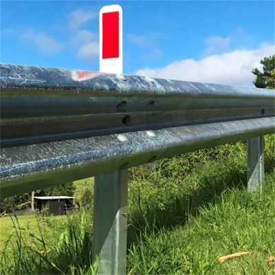 Барьер безопасности дорожного движения оцинкованная сталь W Beam Guardrail с индивидуальным цинковым покрытием
