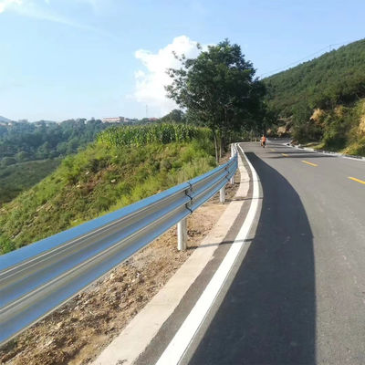 Гальванизированный порошок с покрытием W Beam Guardrail для наружной безопасности на китайской трассе 2022 года