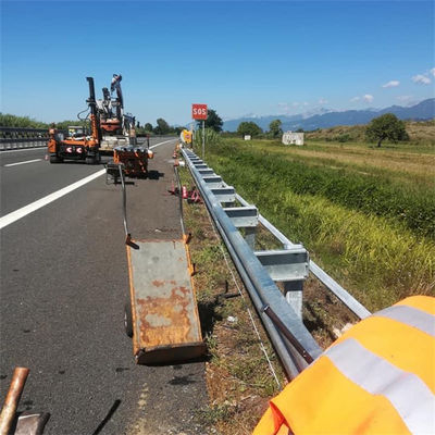 W Beam Highway Guardrails с материалом Q235 Q345 и оцинкованным порошковым покрытием